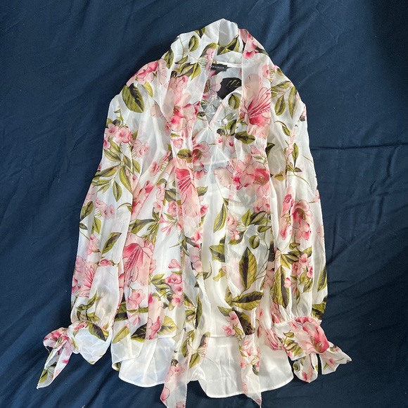White House Black Market Tops - 💕BRAND NEW WHITE HOUSE BLACK MARKET SHEER FLORAL💕